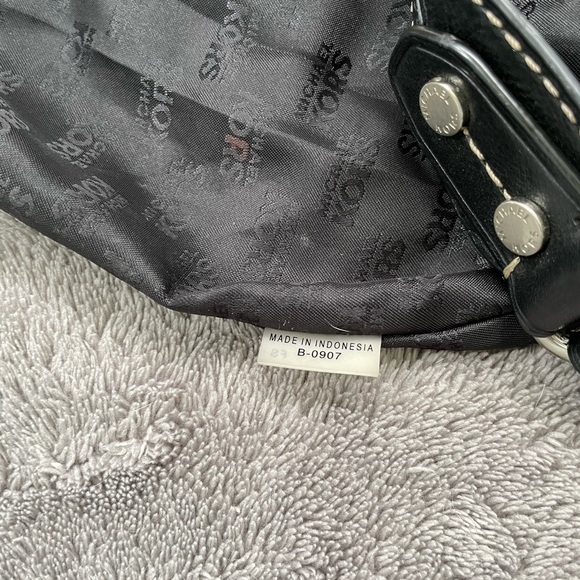 Michael Kors large shoulder bag snap closure black with silver grommet accents - Picture 7 of 14